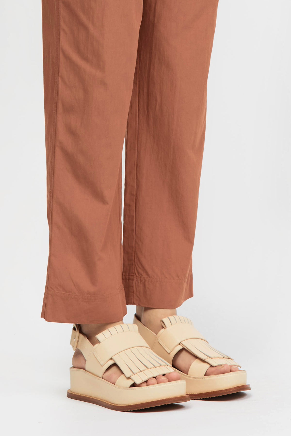 Womans platform sandal in cream
