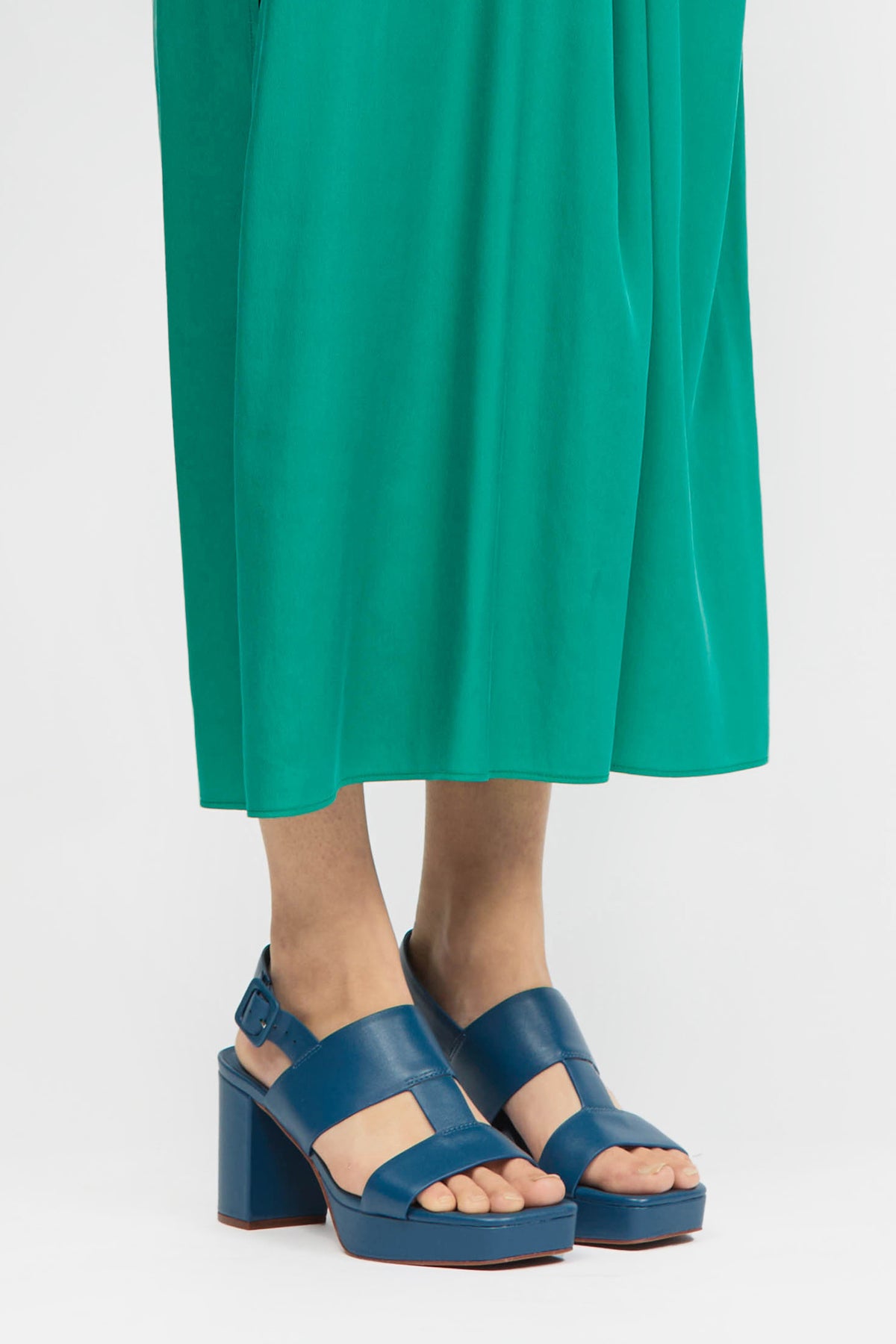 Womens heel with thick straps in blue