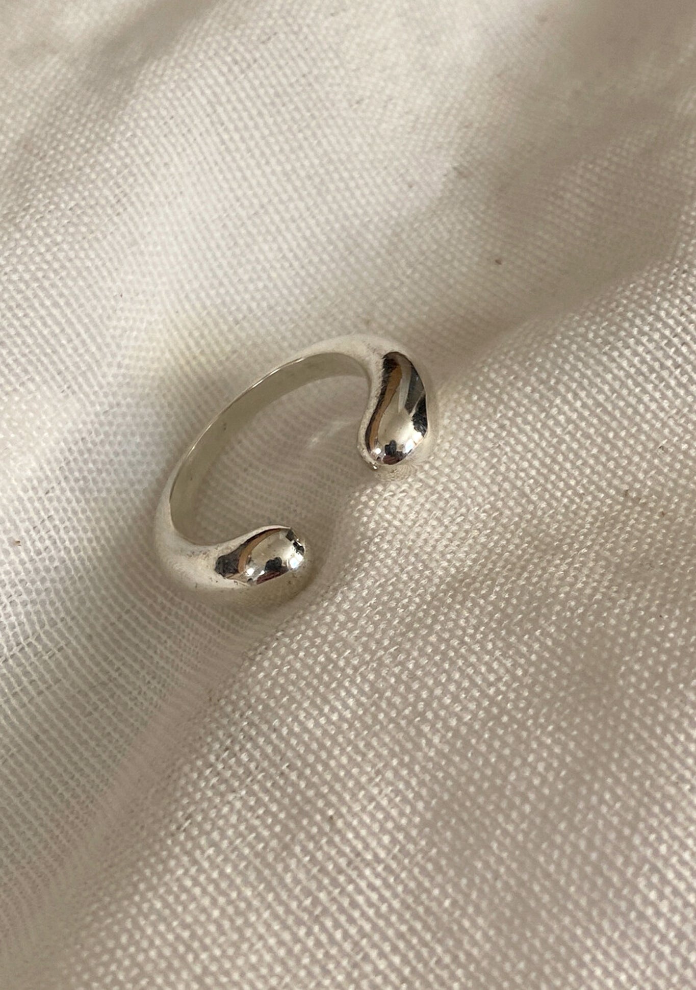 Suru Studio Embrace Ring Silver