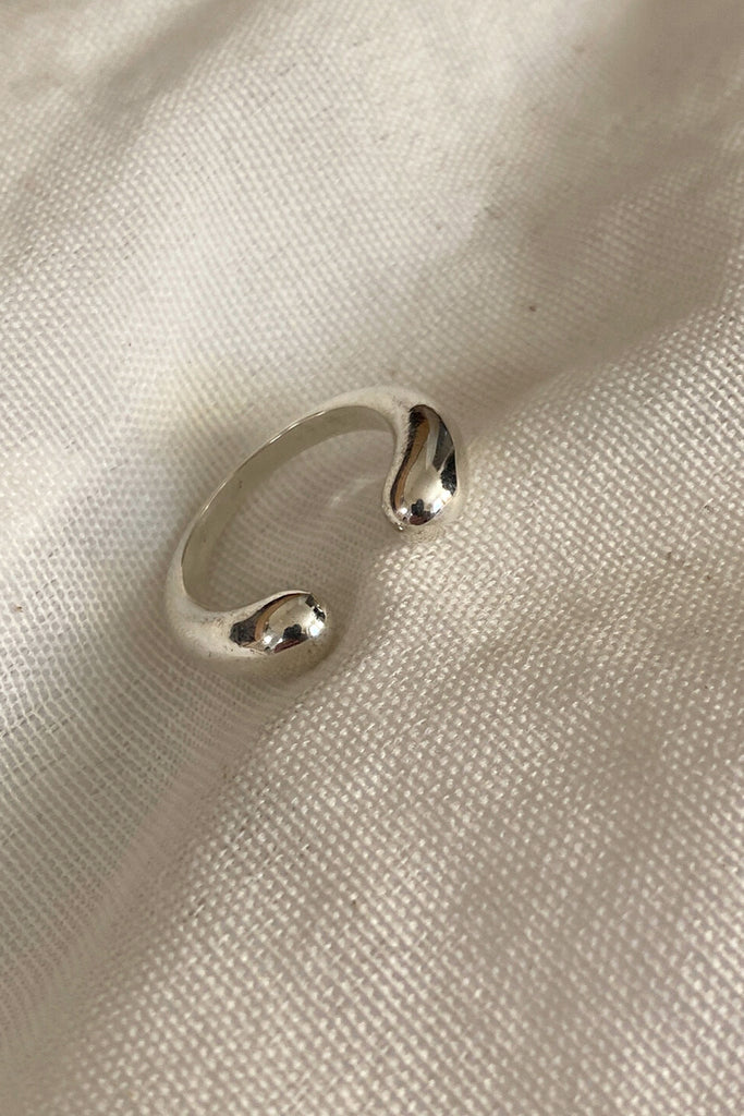 Suru Studio Embrace Ring Silver