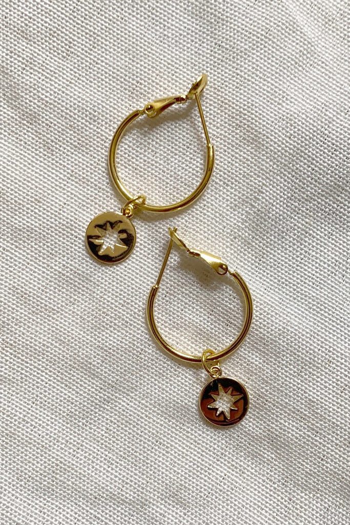 Suru Studio Hollow Star Earrings Gold