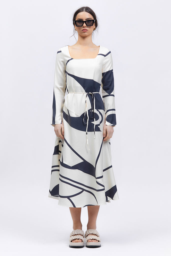 Piste Maxi Dress Print Long Sleeves Front Styled