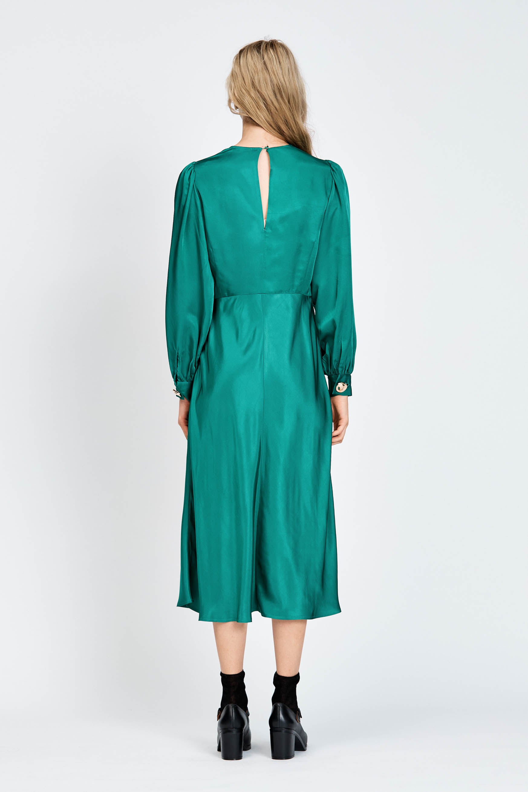 Green long-sleeve midi dress