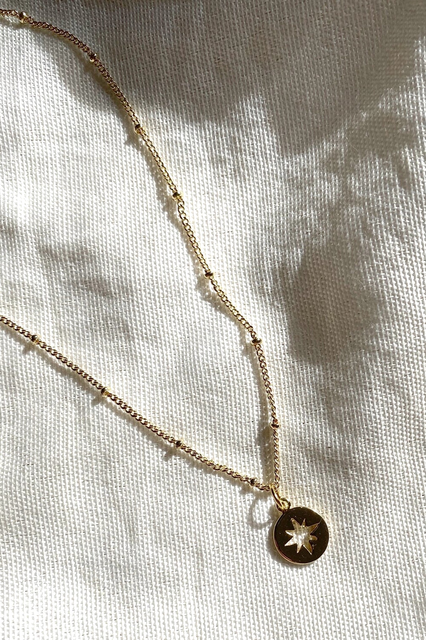 Suru Studio Hollow Star Necklace Gold