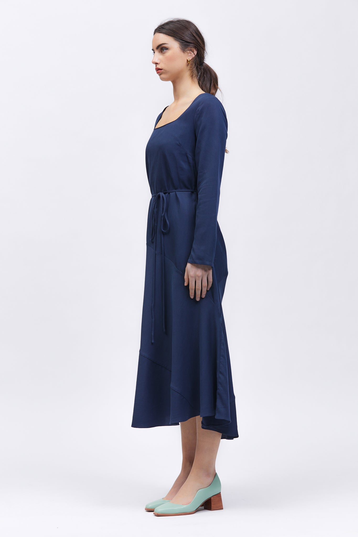 Piste Maxi Length Dress Navy Linen Side