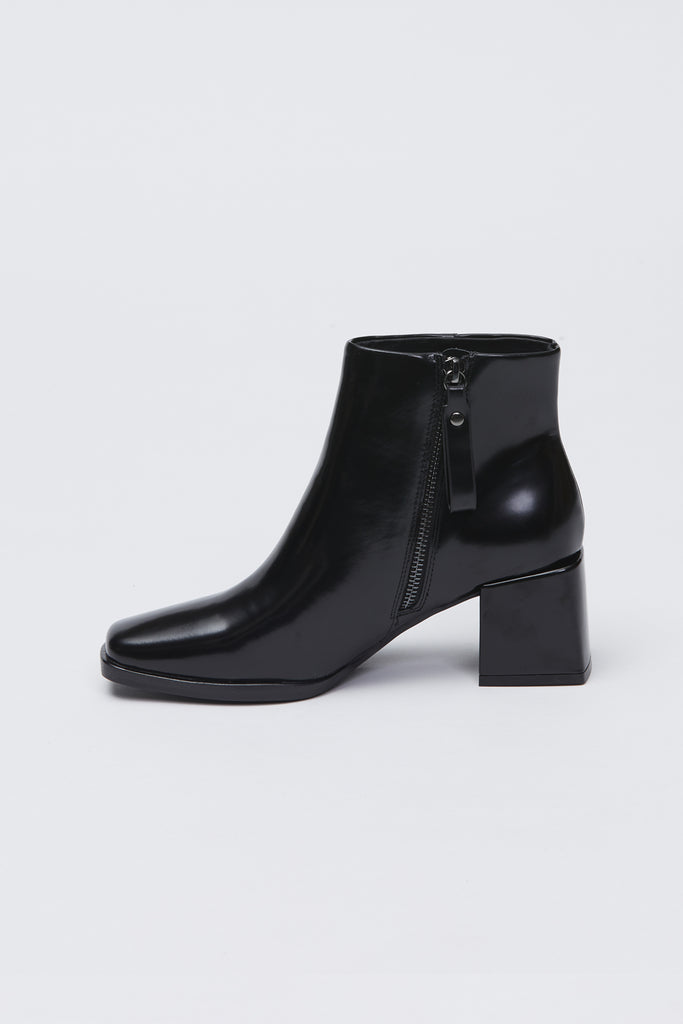 Black Gloss Boot Side